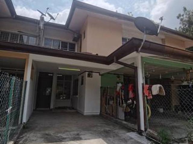 Ground Floor Townhouse Landred house Booking RM 1000 New refurfished