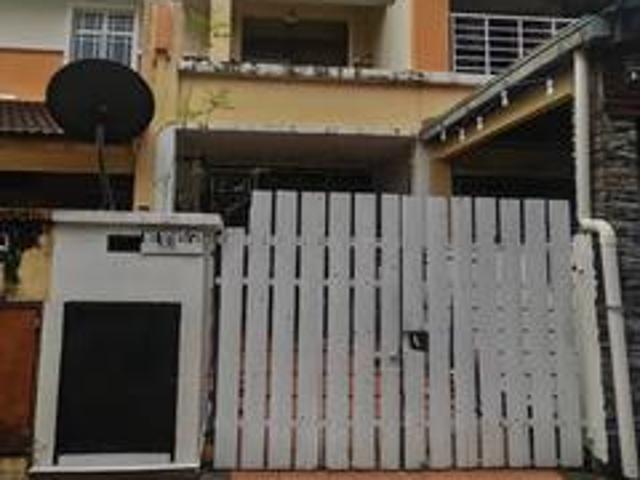 GROUND FLOOR TOWNHOUSE Partially FurnishedTaman Sri Pristana Saujana
