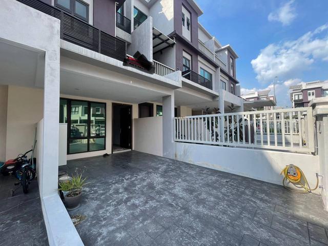 Ground Floor The Strata Townhouse Bandar Puteri Bangi