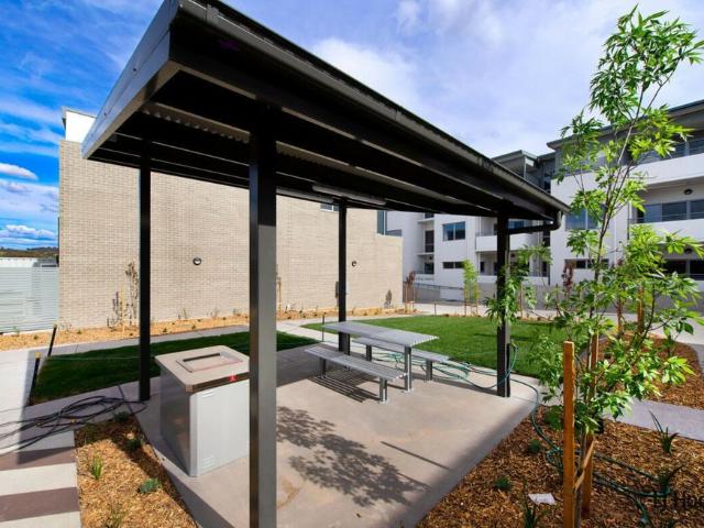 GROUND FLOOR UNIT WITH COURTYARD