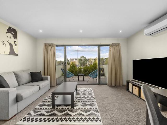 Ground Floor Unit With Large Sunny Courtyard