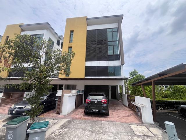 GROUND FLOOREND LOTStudio Loft at Laman Cempaka Seri 2 Townhouse