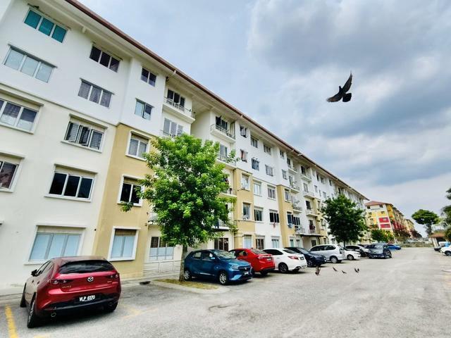 GROUND FLOORFOR SALE Apartment Akasia Setia Alam 295k ONLY