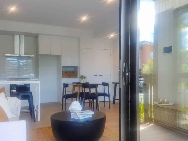 Ground level 1 x bed Northcote Apartment!