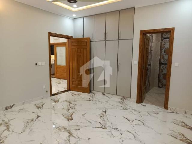 Ground Portion 1 Kanal In G 10 For Rent