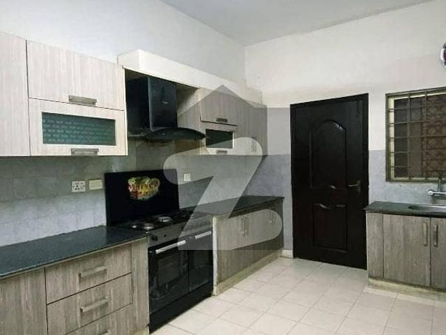 Ground parking 3 bed apartment available for rent in askari 11 lahore cantt