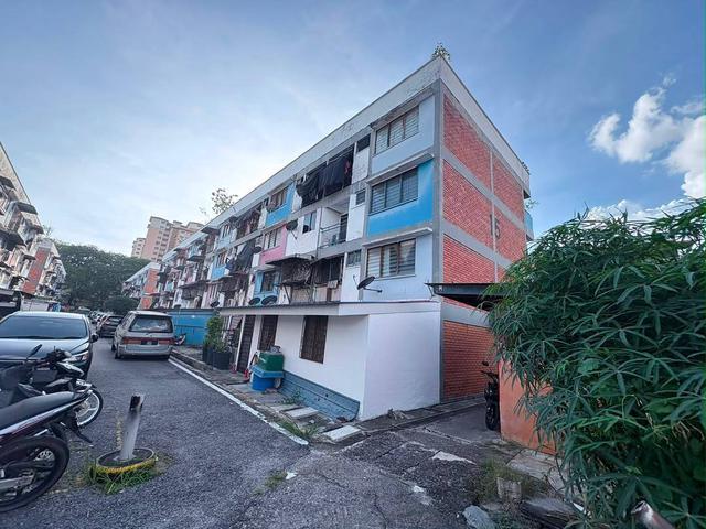 Groundfloor Low Cost Jalan Kaki ke Masjid Flat PKNS Seksyen 16