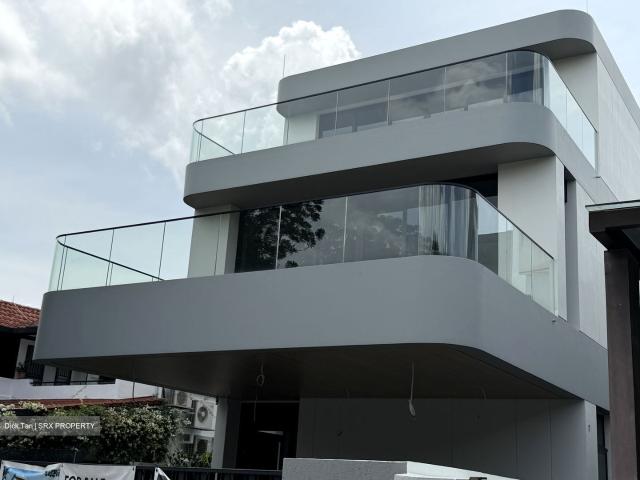 Grove Drive D10, Detached