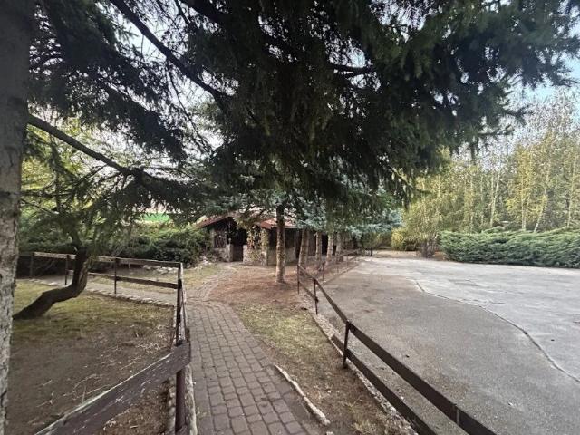 Obiekt 1000 m2 z potencjałem inwestycyjnym pod Warszawą