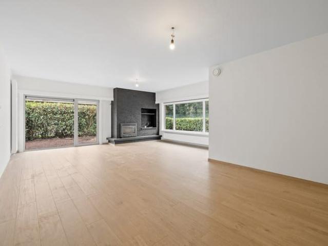 Grondig gerenoveerde bungalow met ruime tuin