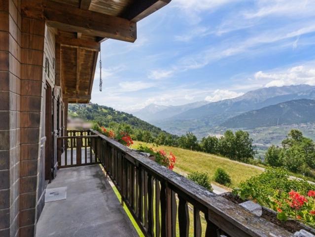 Grône Chalet avec grand terrain, vue sur les Alpes et calme absolu