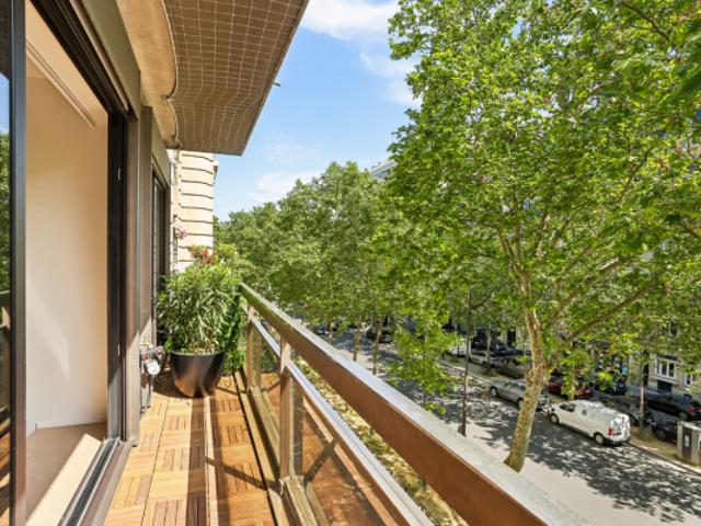 Gros Caillou – 2 chambres avec balcon, rénové
