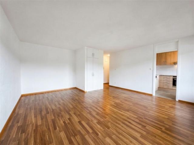 1. Miete geboten! Großartige 2,5 Zimmer Wohnung, komplett renoviert mit privatem Balkon!
