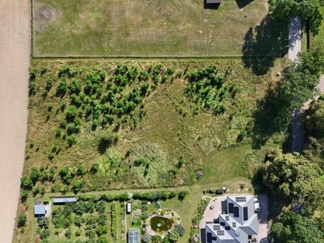 Großartiges Baugrundstück mit herrlichem Grünblick+ guter Infrastruktur zu kaufen. Kühnel Immobilien