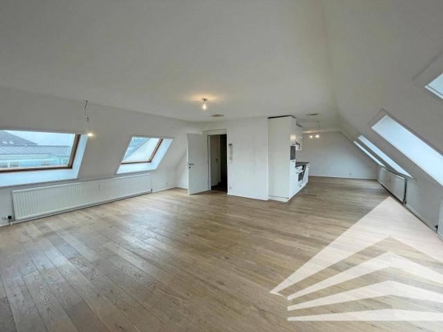 Große 3 Zimmer Dachgeschosswohnung in der Linzer Innenstadt!