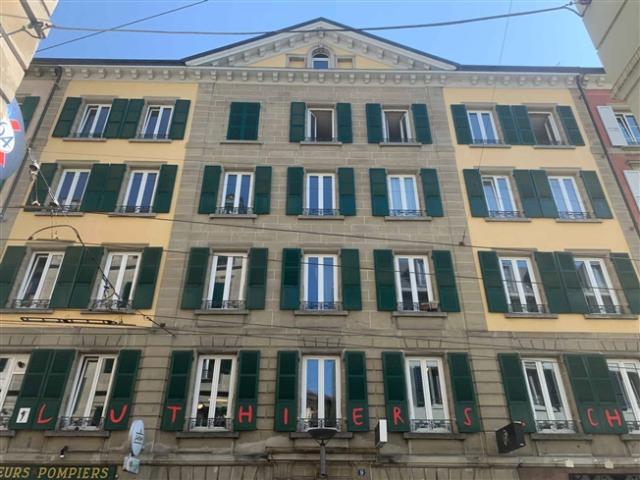 Große 3 Zimmer Wohnung im Zentrum von Lausanne
