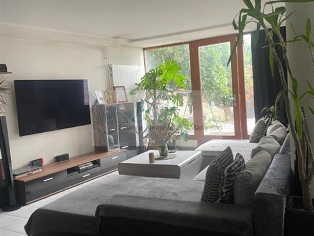 Große 2,5 Zimmer Wohnung mit eigenem Garten
