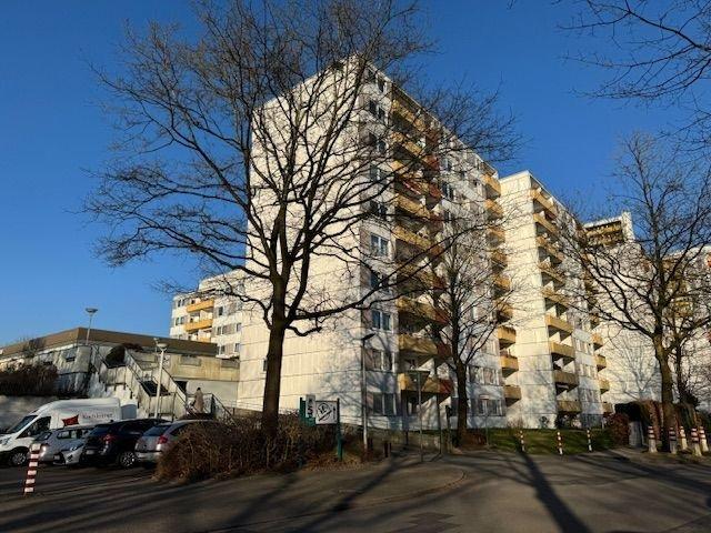 Große 4 Zimmerwohnung mit Balkon und Tiefgarage ab sofort frei!