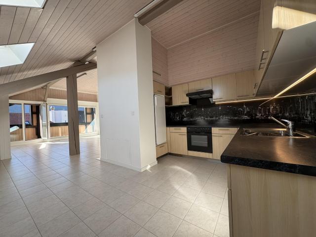 Große 4 Zimmer Wohnung von 115 m² mit Balkon – La Sagne