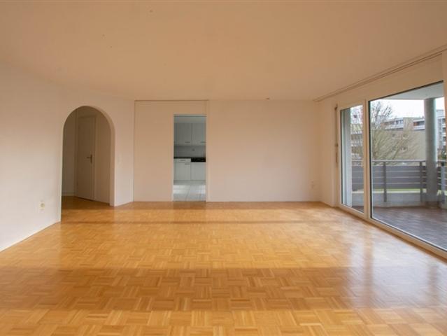 grosse 5.5 Zimmerwohnung mit eigener Waschküche