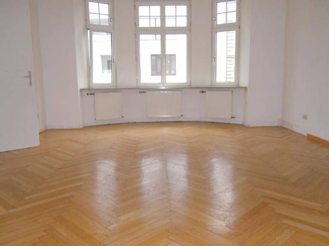 Große 5 Zimmer Wohnung mit Balkon WG tauglich verfügbar ab November 2026