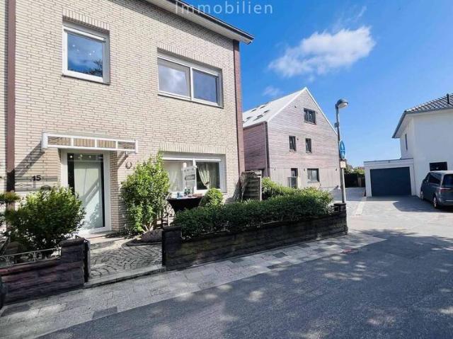 Große charmante Doppelhaushälfte mit Einliegerwohnung von 2012 in Alt Arsten