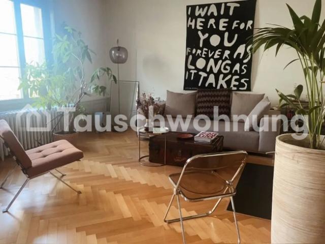 Grosse Altbauwohnung mit hohen Decken, Balkon & Dachterrasse