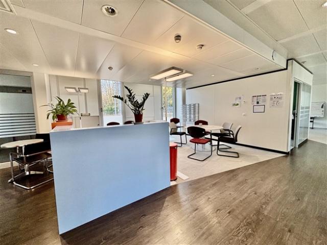 Große Bürofläche von 850 m², teilbar, 450 m² SBB, Station Morges
