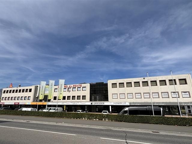 GROSSE GEWERBEFLÄCHE VON 140+52 QM ZU VERMIETEN IN CADENAZZO