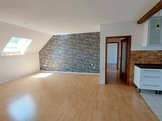 Große Dachgeschosswohnung mit Balkon