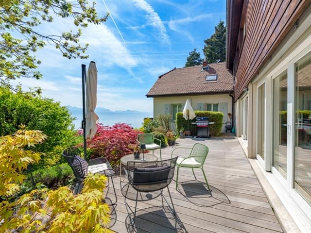 Große helle Villa mit Seeblick und Mietertrag