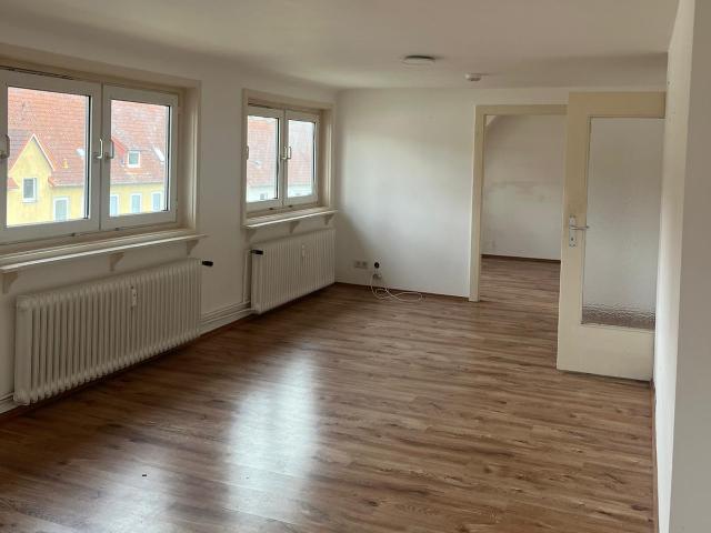Große modernisierte 2 Zimmer Dachgeschosswohnung in zentraler Lage