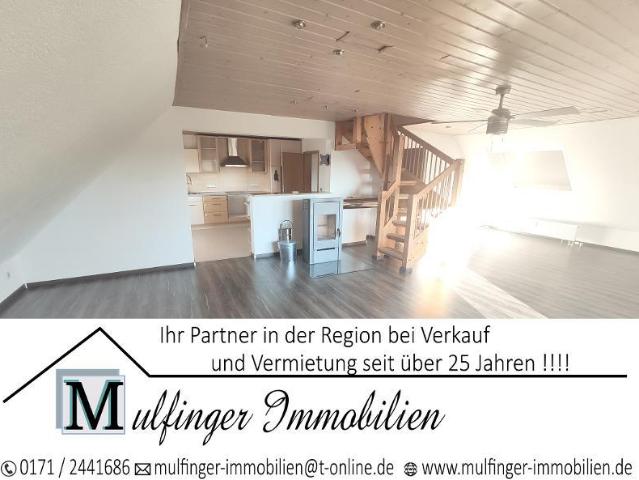 Große Maisonette mit Klimaanlagen aktuell in 2 Wohnungen unterteilt mit 2 Balkonen, 2 Einbauküchen und 2 Stellplätzen