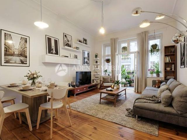 Grosse stilvolle Wohnung im Herzen von Friedrichshain auf 4,5 ruhigen Zimmer mit Balkon !