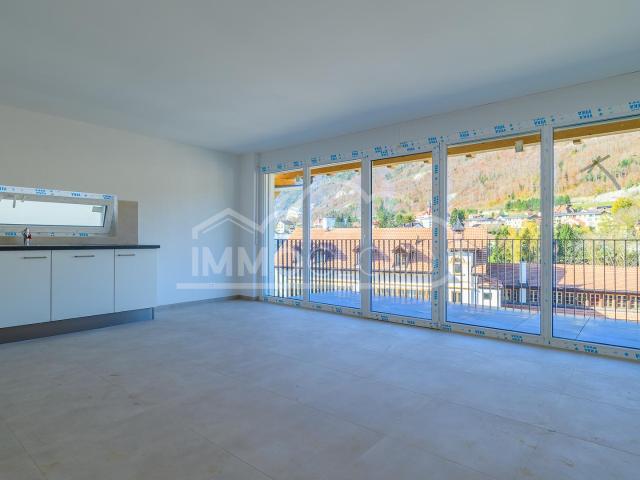 Große Wohnküche mit Balkon