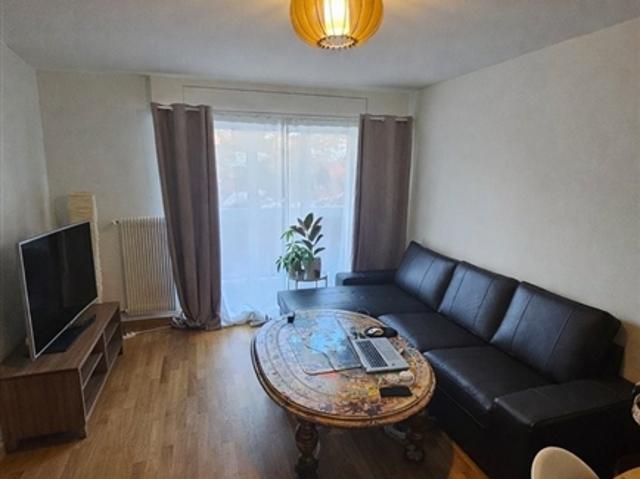 Große Wohnung mit 4,5 Zimmern