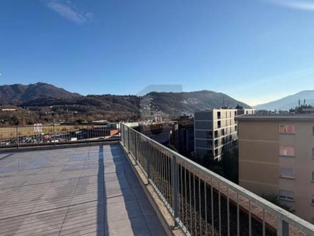 Grosse terrasse mit seeblick