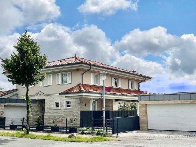 Große und modern luxuriös ausgestattete Villa im Toskana Stil am Hamburger Stadtrand zu verkaufen
