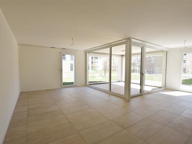 Grosse und moderne 4.5 Zimmerwohnung mit Aussicht auf die Schüssinsel