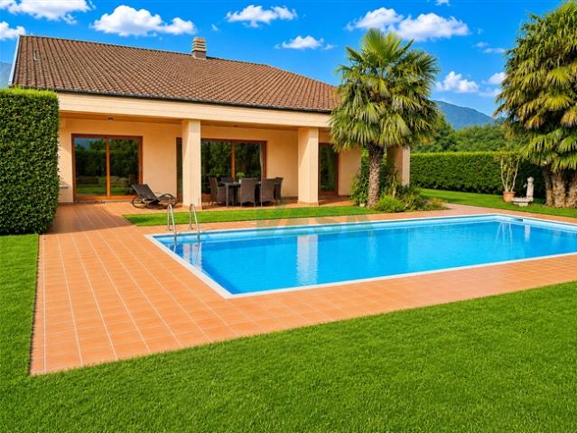 Große und elegante herrschaftliche Villa mit viel Platz und einem schönen Swimmingpool