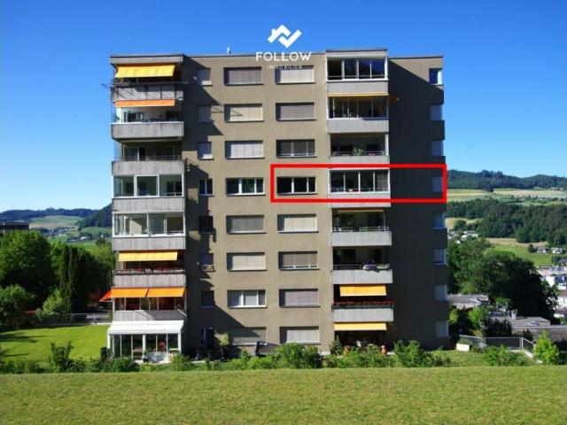 Grosse und familienfreundliche 3,5 Zimmer Eigentumswohnung mit Balkon und Einstellhallenplatz