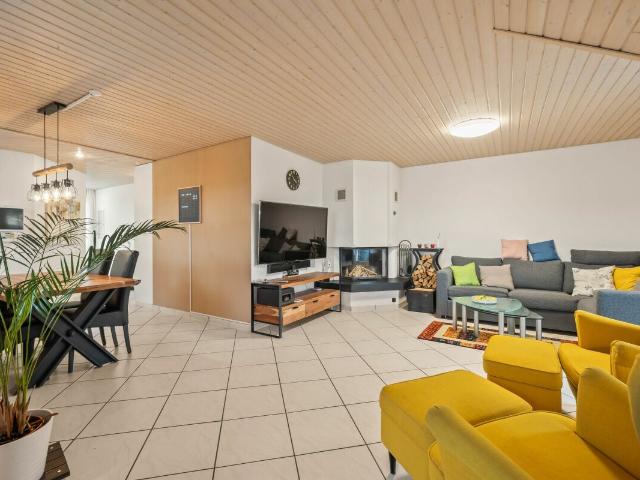 GROSSE UND GEMÜTLICHE 5.5 ZIMMER DACHWOHNUNG