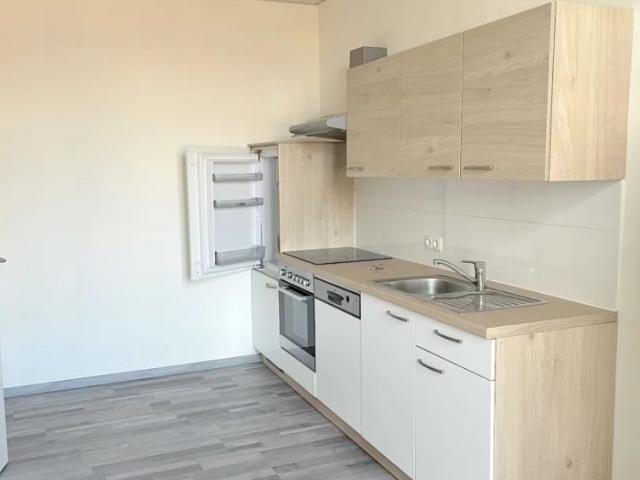 Große und helle 3 Zimmer Wohnung