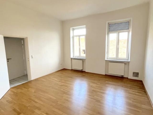 Große und helle 3 Zimmer Wohnung