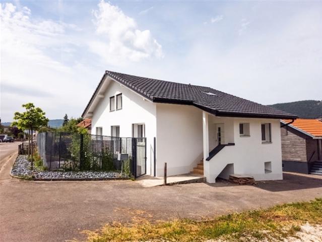 Große, vollständig renovierte Villa mit 7,5 Zimmern
