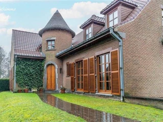 Grosse villa 4F, plain pied, dans une rue résidentielle, au