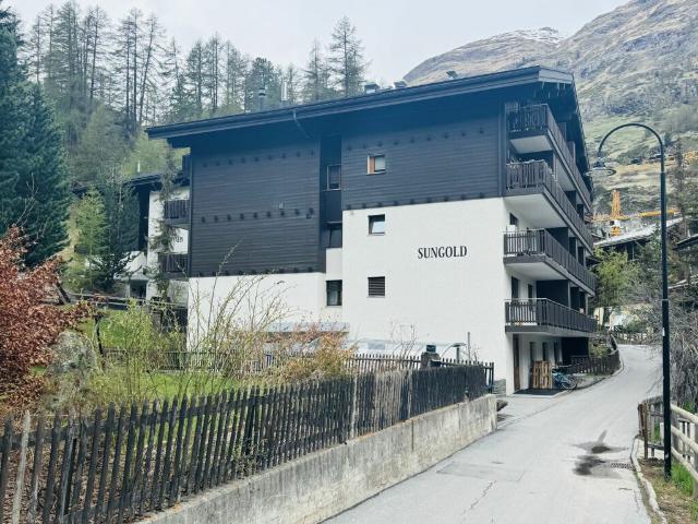 GROSSEN IMMOBILIEN 2 Zimmer Wohnung im Herzen von Zermatt mit Potenzial Kopie