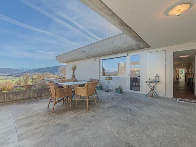 GROSSEN IMMOBILIEN Exklusives 5.5 Zimmer Terrassenhaus mit Panorama auf Aaretal und Berner Alpen