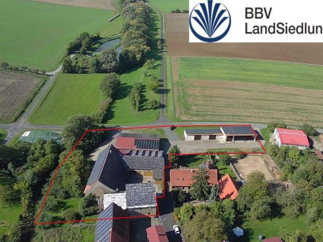 Großer Bauernhof am Ortsrand