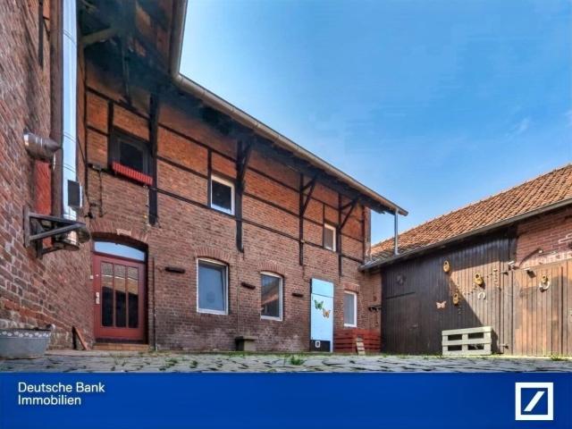 großer Bauernhof in Heinsberg Aphoven mit großer Scheune und Kopfsteinpflaster Innenhof